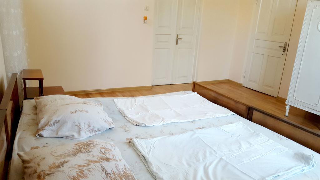 Medea'S Guest House Batumi Bagian luar foto