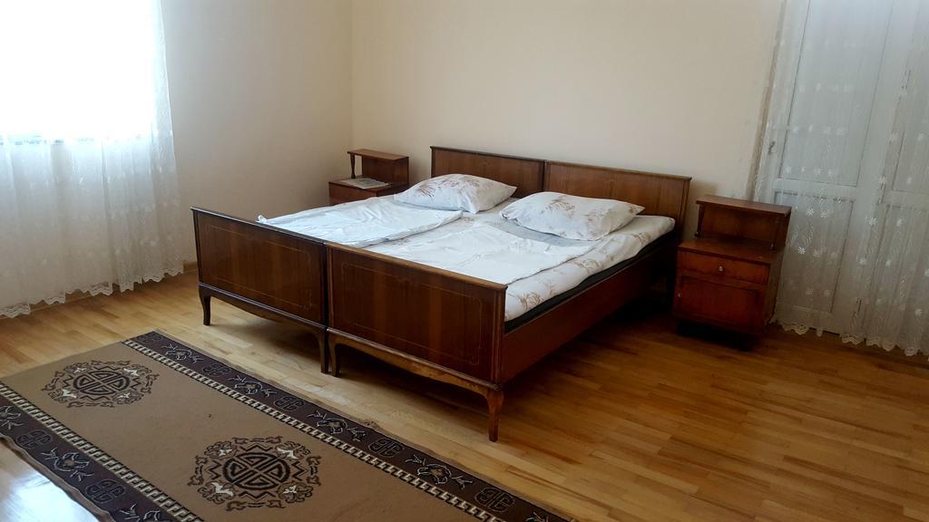 Medea'S Guest House Batumi Bagian luar foto
